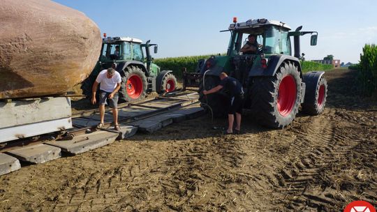 100-tonowy kamień w transporcie. Tylko u nas galeria i wideo