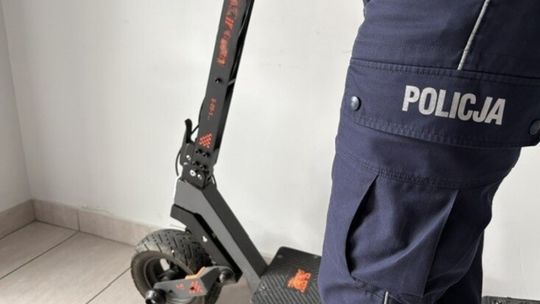 14-latek pędził hulajnogą po krajowej „piętnastce”. Ponad 60 km/h i kolizja z radiowozem