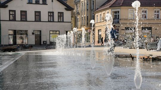 Niebezpiecznie w Jarocinie. Co kryje woda z fontanny?