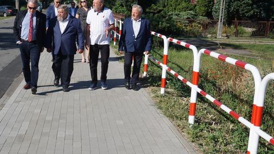 Barierki nie od strony jezdni, a pól. Wszystko zgodnie z przepisami