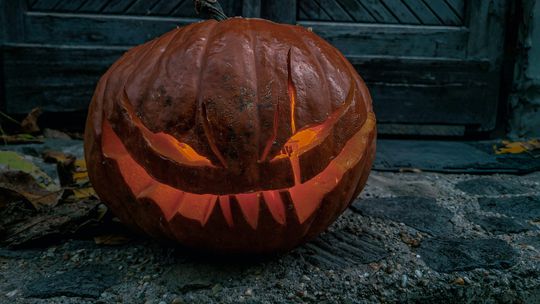 Batonik z wkrętem i zgłoszenie na policję. Halloweenowy „psikus” 10-latek