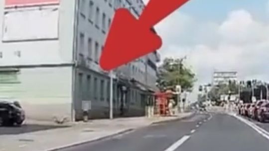 Bił, kopał, groził śmiercią. Przechodnie mu nie pomogli