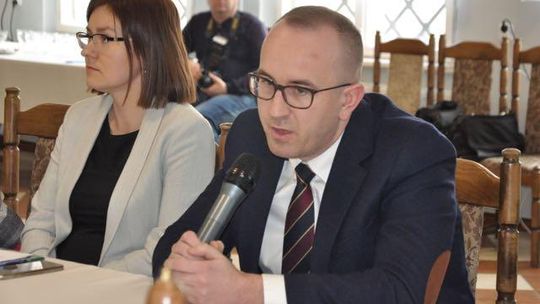 Chcesz płacić mniej za śmieci? Stwórz kompostownik