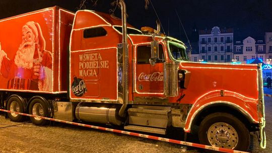Ciężarówka Coca Coli, grzaniec i wesołe miasteczko. Tak świętuje Gniezno!
