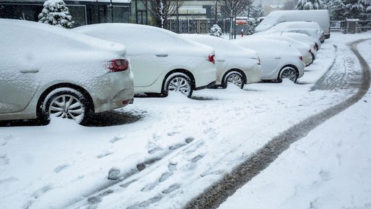 Co grozi za nieodśnieżone auto? Policja wyjaśnia