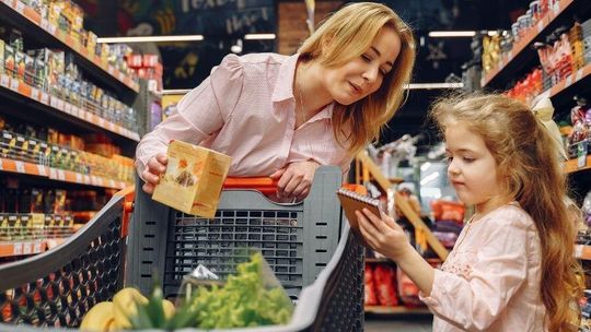 Dobra wiadomość przy kasie: ceny w sklepach wreszcie w dół