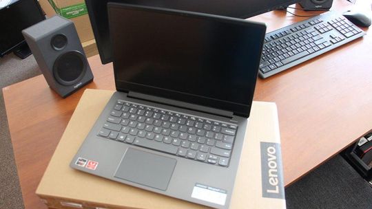 Dojechały laptopy. To dobra wiadomość dla uczniów i nauczycieli