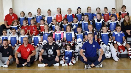 Dzieci i młodzież na konsultacjach sparingowych taekwondo olimp.