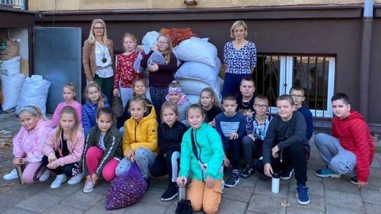 Dzieci zbierają kasztany. Pieniędzy nie chcą - przekażą je Alicji