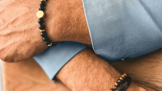 Grawer, symbol, kolor — jak wybrać bransoletki dla dwojga bez pudła?