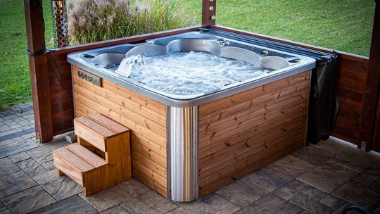 Jacuzzi ogrodowe zimą? Dowiesz się, dlaczego to najlepszy moment na relaks