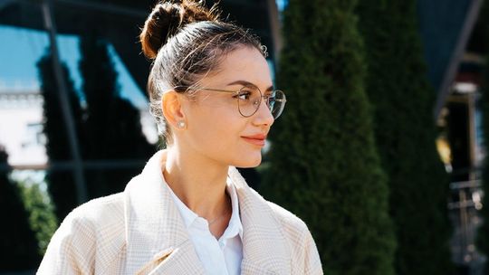 Jak wybrać okulary dobrej jakości? Praktyczny poradnik dla każdego