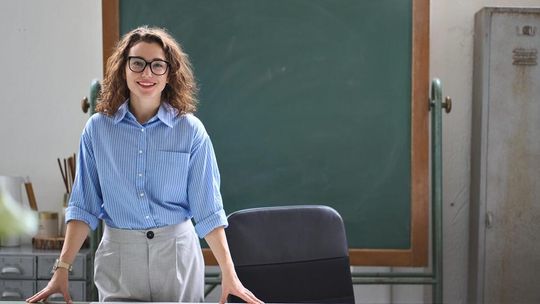 Jak zdobyć uprawnienia pedagogiczne po studiach i zacząć pracę jako nauczyciel?