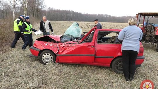 Kobieta ranna w wypadku nie żyje