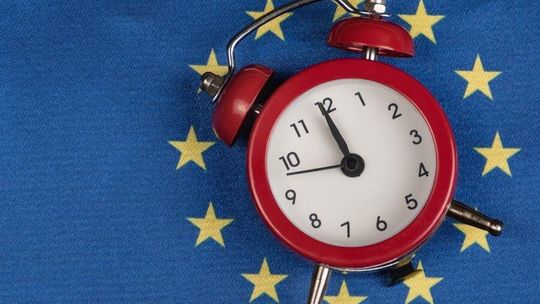 Koniec zmiany czasu? UE analizuje 10 scenariuszy