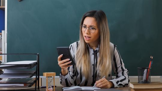 Lekcje na żywo z ukrycia. TikTok wszedł do klas i rządzi