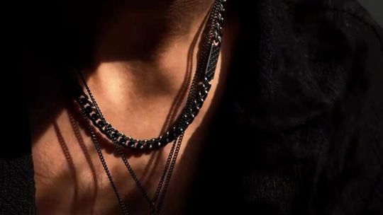 Manoki definiuje męski styl na nowo. Zobacz najnowsze łańcuchy