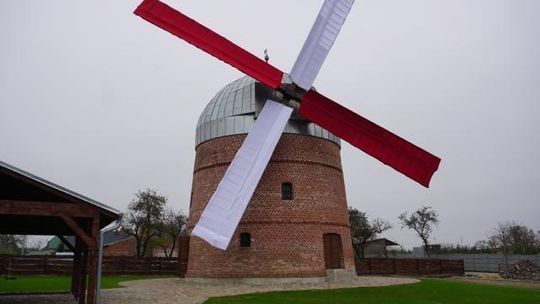 Minister kultury nagrodził wiatrak w Pyzdrach. To "Zabytek Zadbany"