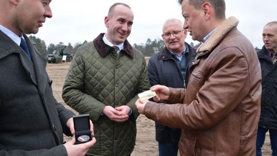 Minister na przekazaniu sztandaru od mieszkańców Pyzdr (galeria)