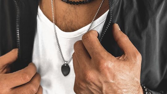 Modna męska biżuteria na Zimę 2023