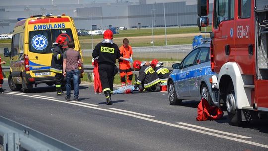 Motocyklista ranny w przedpołudniowym wypadku zmarł (galeria/wideo)