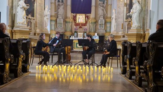 Muzyczne rekolekcje w sercu Gniezna. „7 ostatnich słów Chrystusa” poruszyło słuchaczy