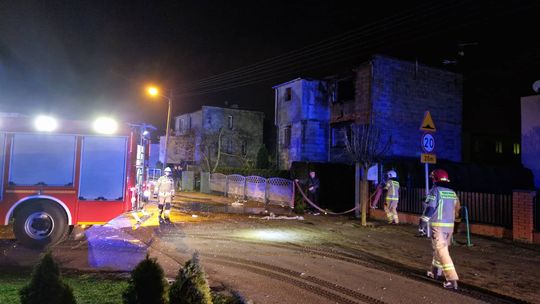 Nie żyje mężczyzna, dwie osoby ranne. Wybuch butli z gazem w domu w Strzałkowie