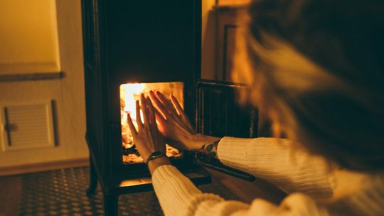 Nowy zakaz palenia w starych piecach i kominkach w Wielkopolsce