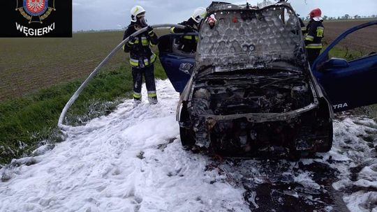 Opel spłonął w Otocznej