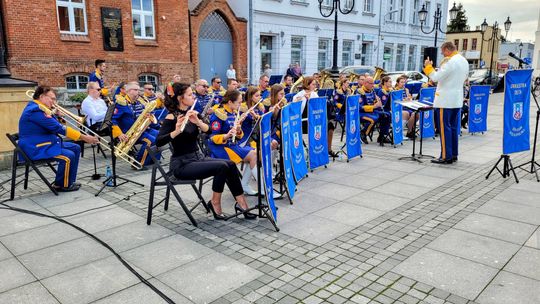 Orkiestra zagra na średzkim rynku