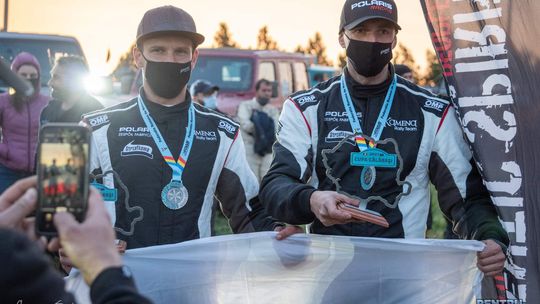 Pierwsze zagraniczne zwycięstwo – Kamena Rally Team w Polarisie wygrywa w Rumunii