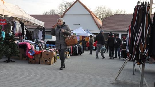 Pierwszy dzień na nowym targowisku (galeria)