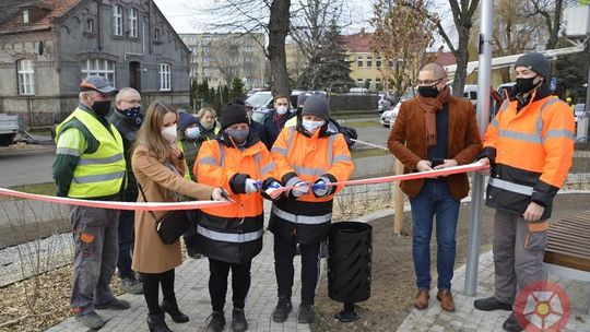 Po kilku miesiącach prac skwer przy ul. Lipowej został otwarty