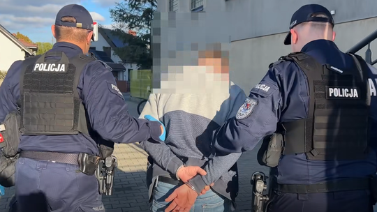 Ponad 3 promile, zakaz sądowy i ucieczka z miejsca kolizji. 42-latek zatrzymany po kradzieży alkoholu
