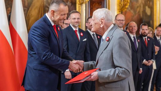 Prezydent chce nowej konstytucji. Kto ma rządzić narodem?