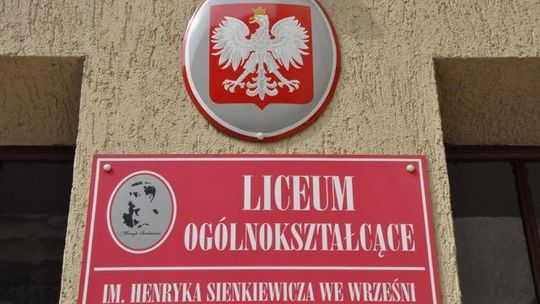 Przed licealistami próba generalna. Dyrektorka jest bardzo spokojna