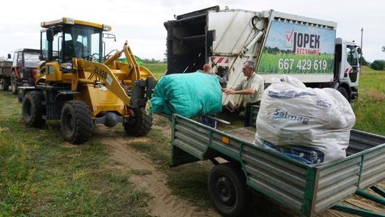 Rolnicy pozbyli się folii. Za darmo. Uzbierało się 40 ton (galeria)