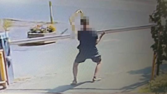 Siłował się ze szlabanem. Przegrał - został zatrzymany przez policję