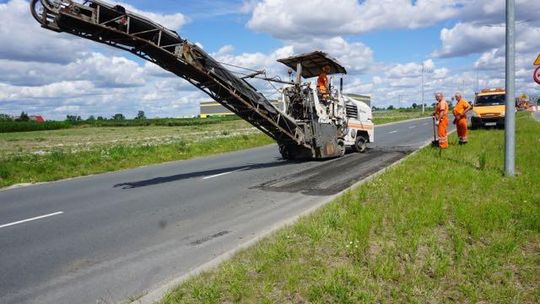 Skandal czy normalność? Trwa remont drogi przy Volkswagenie (galeria)