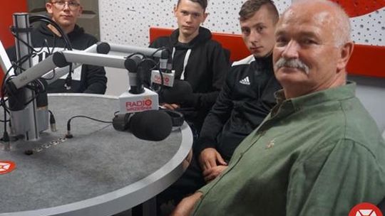 Tadeusz Kiciński i piłkarze Horyzontu Kołaczkowo (22.09.2020)