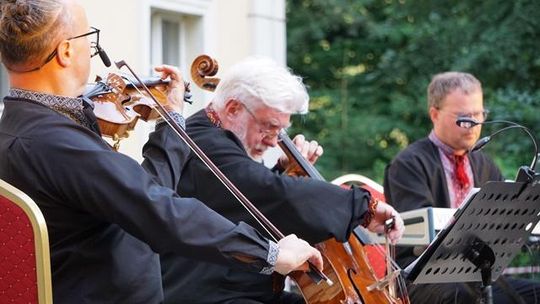 Tango w kołaczkowskim parku. To taniec, ale także muzyka (galeria)