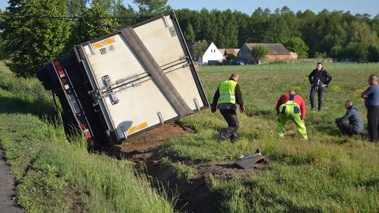 Tir w rowie. Objazdy przez Neklę (galeria)