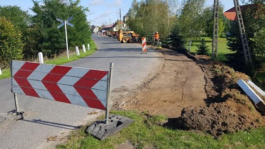 Trwa ostatni etap budowy chodnika w Orzechowie