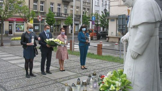 W hołdzie papieżowi. Dzień patrona szkoły przeniesiony do internetu