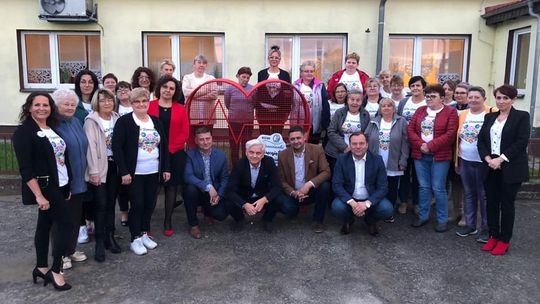 W Słomowie postawiono serce na nakrętki