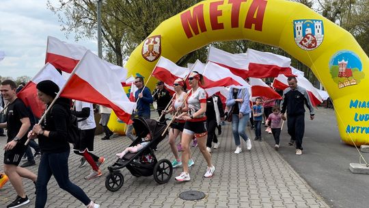 W Środzie Wielkopolskiej odbył się dziś "Bieg z Flagą"