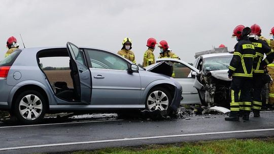 Wypadek trzech aut osobowych. Są ranni (galeria)