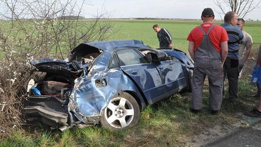 Wypadkowy początek świąt. Dachowało audi A4 (galeria)