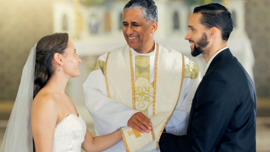 Z fałszywką do ślubu? Zaświadczenie kościelne można sobie kupić w internecie