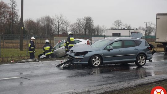 Zablokowana droga krajowa nr 92. Dwie osoby ranne